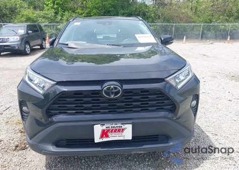 2021 Toyota Rav4 Xle z USA, uszkodzony, nr VIN 2T3P1RFV8MC164117